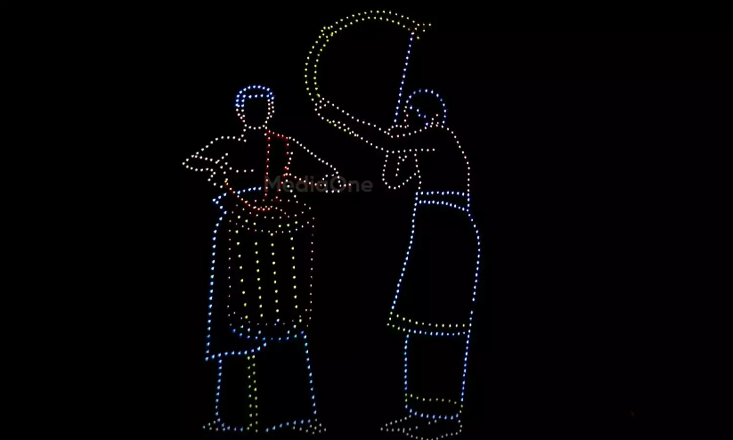 ഓണാഘോഷത്തിന് ആവേശം പകർന്ന് ഡ്രോൺ പ്രദർശനം; മുഖ്യമന്ത്രിയുടെ ചിത്രവും പ്രദർശിപ്പിച്ചു