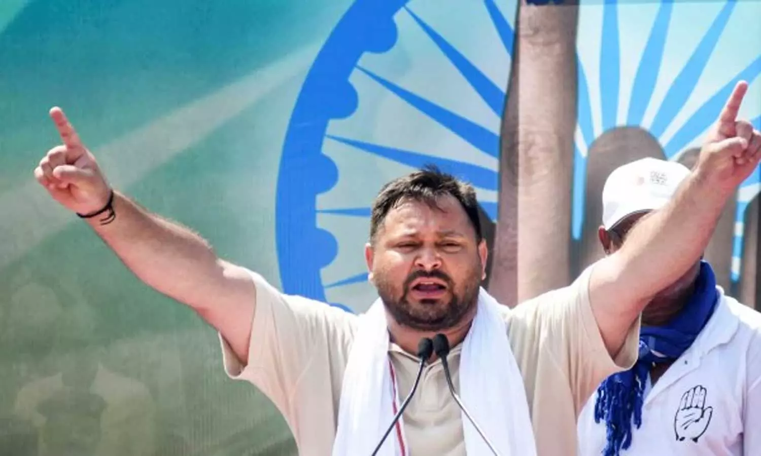 ബീഡിയും ബിഹാറും: കോൺഗ്രസ് കേരള ഘടകത്തിന്റെ പോസ്റ്റില്‍ വിവാദം, മാപ്പ് പറയണമെന്ന് തേജസ്വി യാദവ്‌