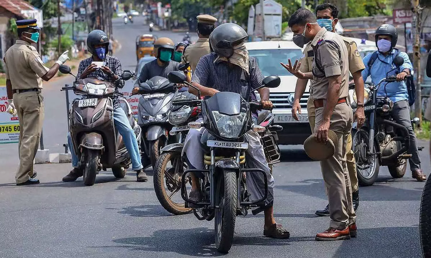 റോഡിൽ ജാ​ഗ്രത വേണം; മുന്നറിയിപ്പുമായി റോഡ് സുരക്ഷാ അതോറിറ്റി
