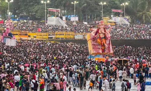 മുംബൈയിൽ  ഗണേശ ചതുർത്ഥി ഘോഷയാത്രയ്ക്കിടെ വൈദ്യുതാഘാതമേറ്റ് ഒരു മരണം; അഞ്ചുപേര്‍ക്ക് പരിക്ക്