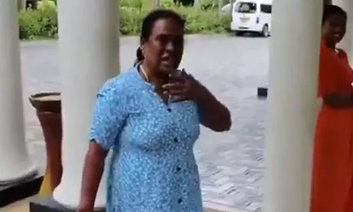 വീട്ടിൽ 30 വർഷം പണിയെടുത്ത ജോലിക്കാരിയെ ശ്രീലങ്കയിലെത്തി കണ്ട് കുവൈത്ത് പൗരൻ