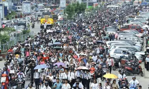 സോഷ്യൽമീഡിയ നിരോധനം: നേപ്പാളിൽ   ജെൻ സി പ്രതിഷേധം, പാർലമെന്റ് വളഞ്ഞു