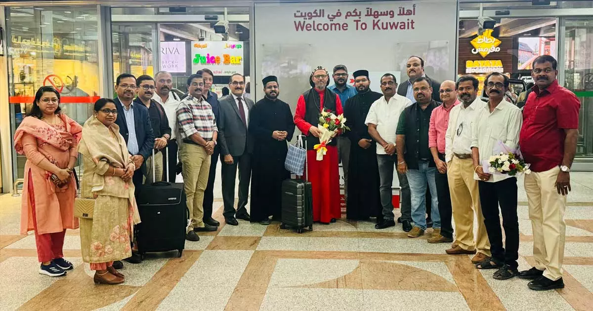 കുവൈത്തിൽ ശ്രേഷ്ഠ ബാവയുടെ സ്വീകരണവുമായി ബന്ധപ്പെട്ട് എത്തിയ ഇടവക മെത്രാപോലീത്ത ഡോ. ഗീവർഗീസ് മോർ കൂറിലോസ് തിരുമേനിയെ ഭക്തിപൂർവം വരവേറ്റു കുവൈത്തിൽ ശ്രേഷ്ഠ ബാവയുടെ സ്വീകരണവുമായി ബന്ധപ്പെട്ട് എത്തിയ ഇടവക മെത്രാപോലീത്ത ഡോ. ഗീവർഗീസ് മോർ കൂറിലോസ് തിരുമേനിയെ ഭക്തിപൂർവം വരവേറ്റു