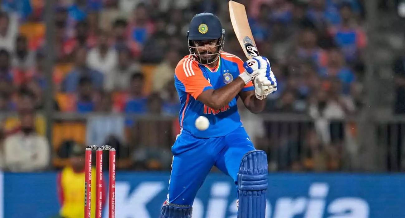 Jitesh Sharma is not there, Sanju is the wicketkeeper; India chooses to bowl against UAE