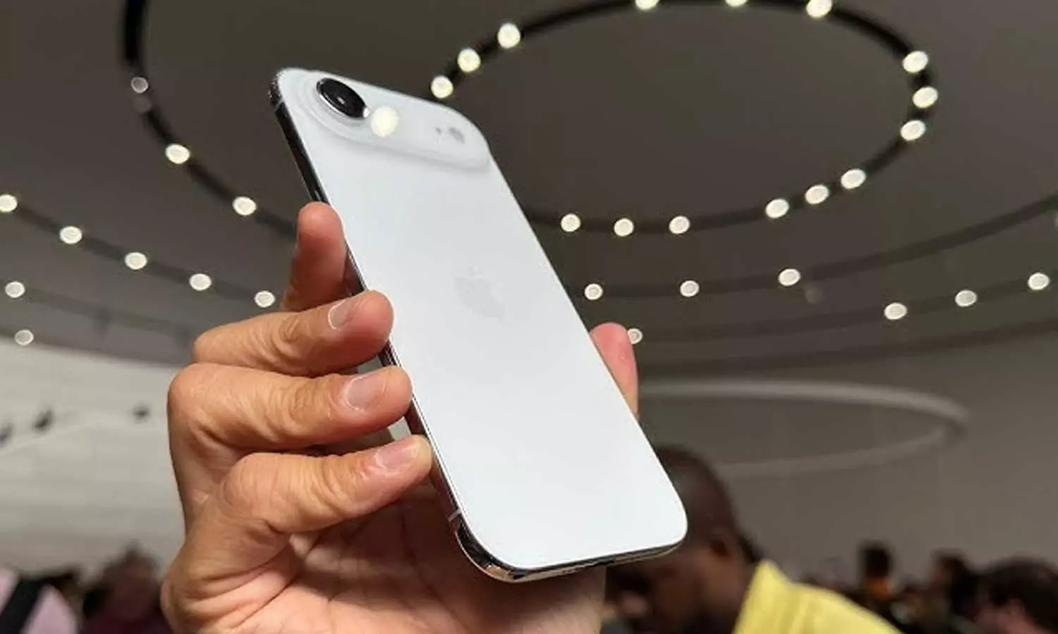 17 കൂട്ടത്തിലെ കൊമ്പൻ: പ്രോക്കും മാക്‌സിനും വെല്ലുവിളിയാകുക ഐഫോൺ എയർ