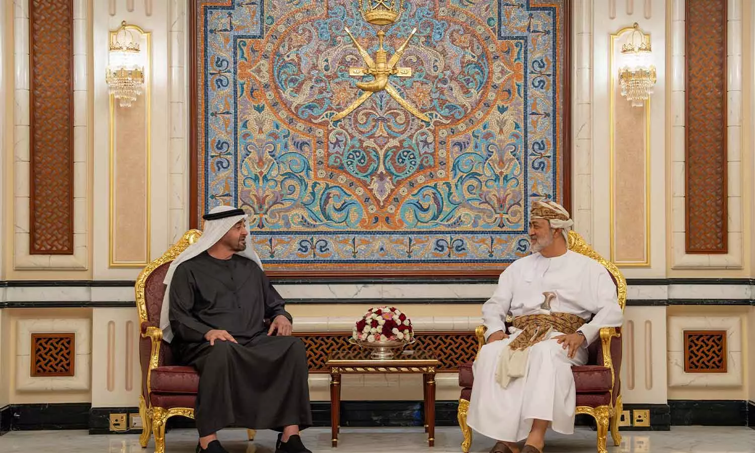 യുഎഇ പ്രസിഡന്റ് ശൈഖ് മുഹമ്മദ് സലാലയിൽ; ഒമാൻ സുൽത്താനുമായി കൂടിക്കാഴ്ച നടത്തി