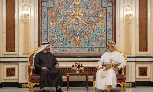 യുഎഇ പ്രസിഡന്റ് ശൈഖ് മുഹമ്മദ് സലാലയിൽ; ഒമാൻ സുൽത്താനുമായി കൂടിക്കാഴ്ച നടത്തി