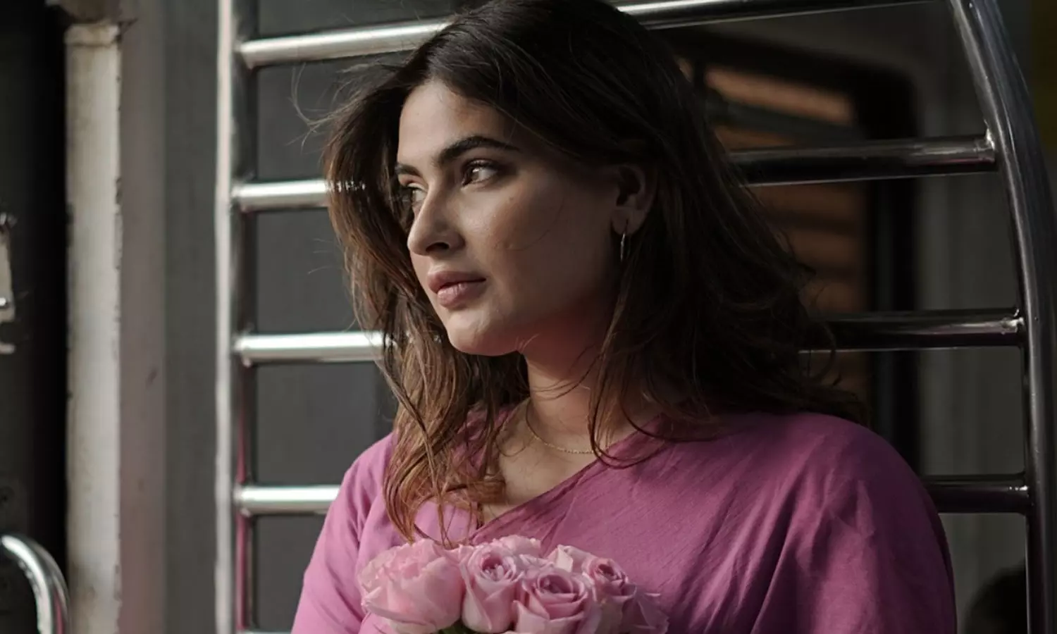 ഓടുന്ന ട്രെയിനിൽ നിന്നും പുറത്തേക്ക് ചാടി; നടി കരിഷ്മ ശര്മയ്ക്ക് പരിക്ക് ഓടുന്ന ട്രെയിനിൽ നിന്നും പുറത്തേക്ക് ചാടി; നടി കരിഷ്മ ശര്മയ്ക്ക് പരിക്ക്