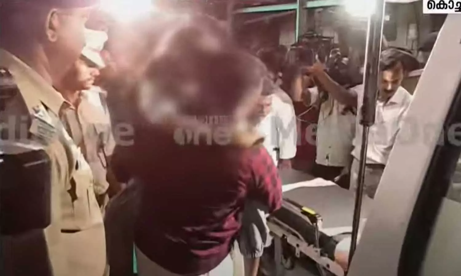 വന്ദേ ഭാരത് എക്സ്പ്രസില് ജീവന് രക്ഷാദൗത്യം; ഹൃദയമാറ്റ ശസ്ത്രക്രിയക്കായി 13 വയസുകാരിയെ എറണാകുളത്തെത്തിച്ചു വന്ദേ ഭാരത് എക്സ്പ്രസില് ജീവന് രക്ഷാദൗത്യം; ഹൃദയമാറ്റ ശസ്ത്രക്രിയക്കായി 13 വയസുകാരിയെ എറണാകുളത്തെത്തിച്ചു