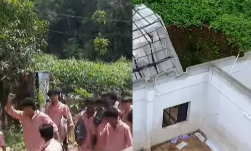 മഴയില്‍ തകര്‍ന്ന കെട്ടിടം നന്നാക്കിയില്ല; സ്‌കൂളില്‍ വിദ്യാര്‍ഥികളുടെ പ്രതിഷേധം