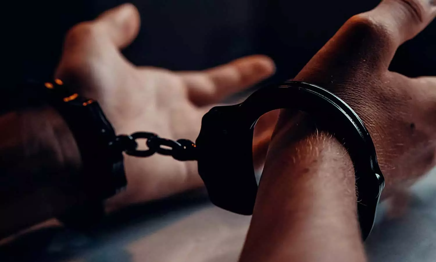 ഭര്‍ത്താവിന് തന്നേക്കാള്‍ സ്നേഹം മകളോട്;  42 ദിവസം പ്രായമുള്ള കുഞ്ഞിനെ വായിൽ ടിഷ്യു പേപ്പർ തിരുകി കൊന്ന് അമ്മ