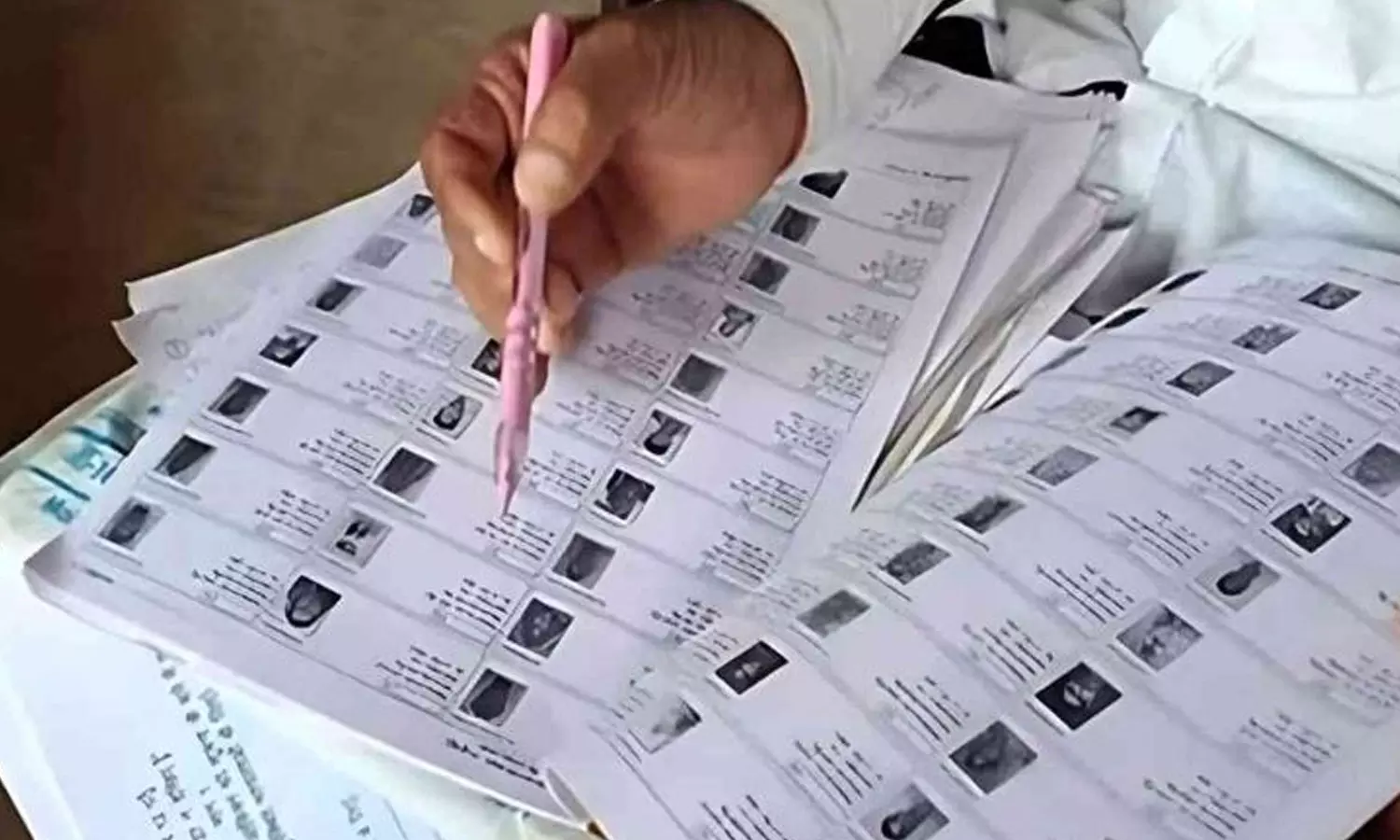 വോട്ടര്‍ പട്ടിക തീവ്രപരിഷ്‌കരണ നടപടികള്‍ കേരളത്തിലും; വോട്ടേഴ്‌സ് ലിസ്റ്റില്‍ പേരുണ്ടോ എന്ന് എങ്ങനെ പരിശോധിക്കാം ?