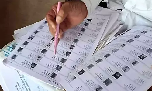 വോട്ടര്‍ പട്ടിക തീവ്രപരിഷ്‌കരണ നടപടികള്‍ കേരളത്തിലും; വോട്ടേഴ്‌സ് ലിസ്റ്റില്‍ പേരുണ്ടോ എന്ന് എങ്ങനെ പരിശോധിക്കാം ?