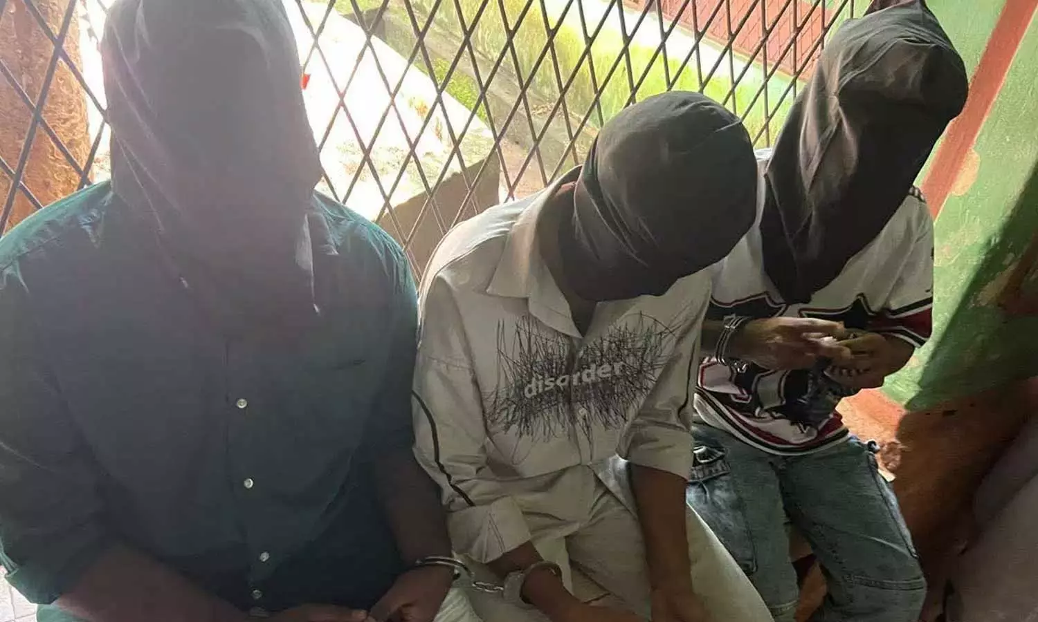 കെഎസ്‍യു നേതാക്കളെ മുഖംമൂടി ധരിപ്പിച്ച് കോടതിയില്‍ ഹാജരാക്കി; വടക്കാഞ്ചേരി സിഐ യു.കെ ഷാജഹാനെ സ്ഥലം മാറ്റി