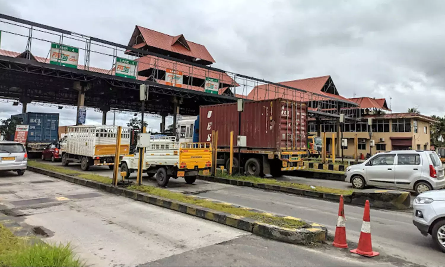 പാലിയേക്കര ടോൾ വിലക്ക് തുടരും പാലിയേക്കര ടോൾ വിലക്ക് തുടരും