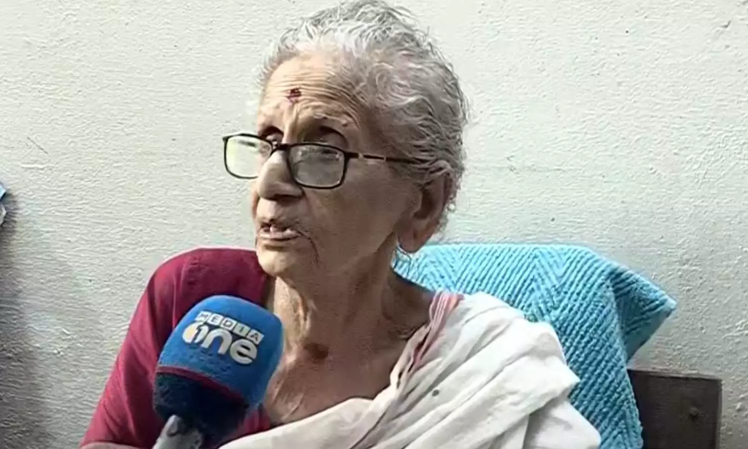 കുട്ടികൾ എവിടെയാണെങ്കിലും വിശന്നിരിക്കുന്നത് എന്നെ വേദനിപ്പിക്കുന്നു, അവരുടെ മതമൊന്നും ഞാൻ ആലോചിച്ചിട്ടില്ല; സൈബറാക്രമണങ്ങളോട് പ്രതികരിച്ച് ഡോ.എം. ലീലാവതി കുട്ടികൾ എവിടെയാണെങ്കിലും വിശന്നിരിക്കുന്നത് എന്നെ വേദനിപ്പിക്കുന്നു, അവരുടെ മതമൊന്നും ഞാൻ ആലോചിച്ചിട്ടില്ല; സൈബറാക്രമണങ്ങളോട് പ്രതികരിച്ച് ഡോ.എം. ലീലാവതി