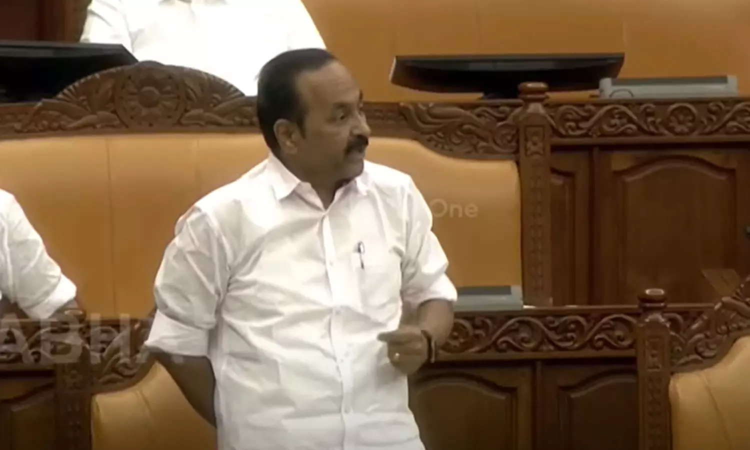 മുഖ്യമന്ത്രി ആഭ്യന്തരവകുപ്പിന്റെ ചുമതല ഒഴിഞ്ഞു പോകണം, സഭാകവാടത്തില്‍ സത്യാഗ്രഹം നടത്തും: വി.ഡി സതീശൻ