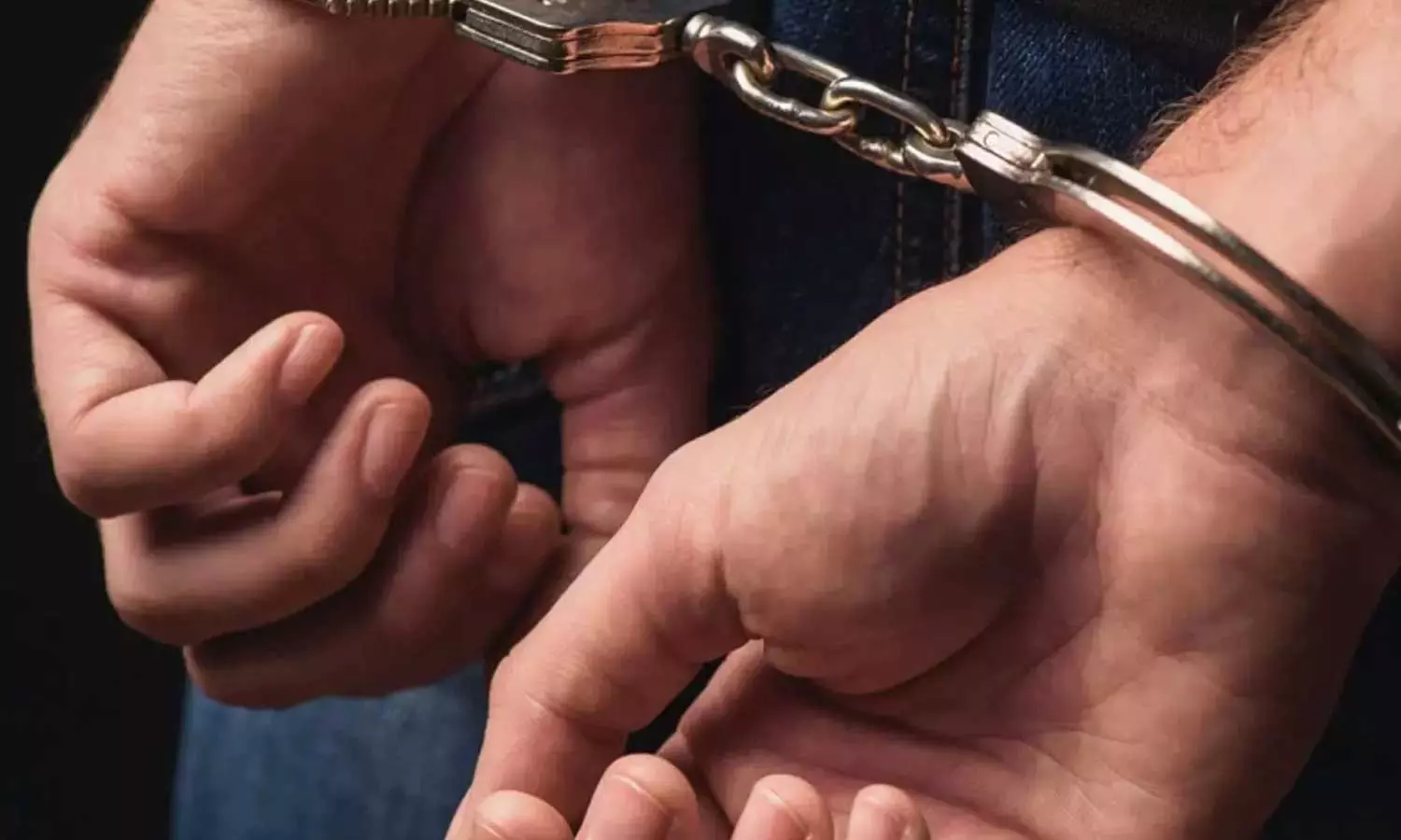 കൊച്ചിയിൽ ഷെയർ ട്രേഡിങ്ങ് വഴി ഒരുകോടി തട്ടി; പ്രതികൾ പിടിയിൽ കൊച്ചിയിൽ ഷെയർ ട്രേഡിങ്ങ് വഴി ഒരുകോടി തട്ടി; പ്രതികൾ പിടിയിൽ