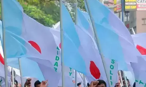 അസമിലെ കുടിയൊഴിപ്പിക്കൽ; ഇരകളെ സന്ദർശിക്കാനെത്തിയ സോളിഡാരിറ്റി നേതാക്കളെ കസ്റ്റഡിയിലെടുത്ത് അസം പൊലീസ് അസമിലെ കുടിയൊഴിപ്പിക്കൽ; ഇരകളെ സന്ദർശിക്കാനെത്തിയ സോളിഡാരിറ്റി നേതാക്കളെ കസ്റ്റഡിയിലെടുത്ത് അസം പൊലീസ്