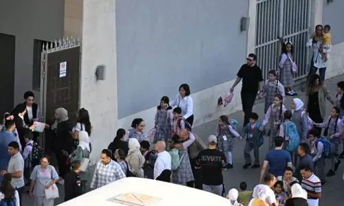 പുതിയ അധ്യയന വർഷം ആരംഭിച്ചതോടെ കുവൈത്തിലെ റോഡുകളിൽ വന് തിരക്ക് പുതിയ അധ്യയന വർഷം ആരംഭിച്ചതോടെ കുവൈത്തിലെ റോഡുകളിൽ വന് തിരക്ക്