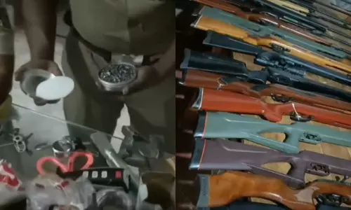 മലപ്പുറം എടവണ്ണയിൽ വൻ ആയുധശേഖരം പിടികൂടി; വീട്ടിൽ നിന്ന് കണ്ടെത്തിയത് എയർ ഗണ്ണുകളും വെടിയുണ്ടകളും റൈഫിളുകളും