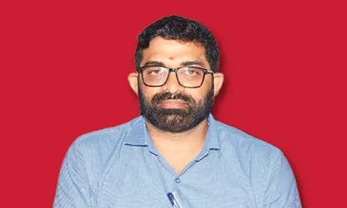 മുഡമുൻ കമ്മീഷണർ ദിനേശ് കുമാറിനെ അർധരാത്രിയിൽ അറസ്റ്റ് ചെയ്ത് ഇ.ഡി മുഡമുൻ കമ്മീഷണർ ദിനേശ് കുമാറിനെ അർധരാത്രിയിൽ അറസ്റ്റ് ചെയ്ത് ഇ.ഡി