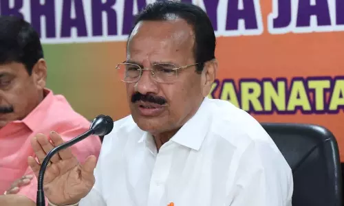 കർണാടക മുൻ മുഖ്യമന്ത്രിയുടെ അക്കൗണ്ടുകളിൽ നിന്ന് മൂന്ന് ലക്ഷം കവർന്നു