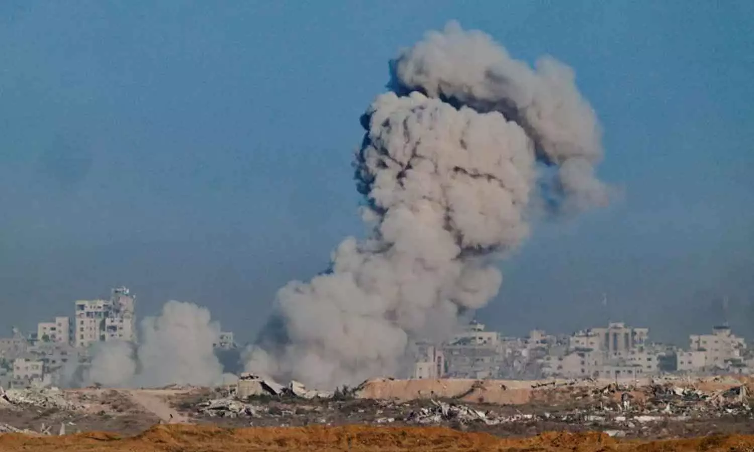 ഗസ്സ പിടിക്കാൻ വ്യോമ, കരയാക്രമണം ശക്തമാക്കി ഇസ്രായേൽ; പതിനായിരങ്ങളുടെ ജീവൻ അപകടത്തിൽ