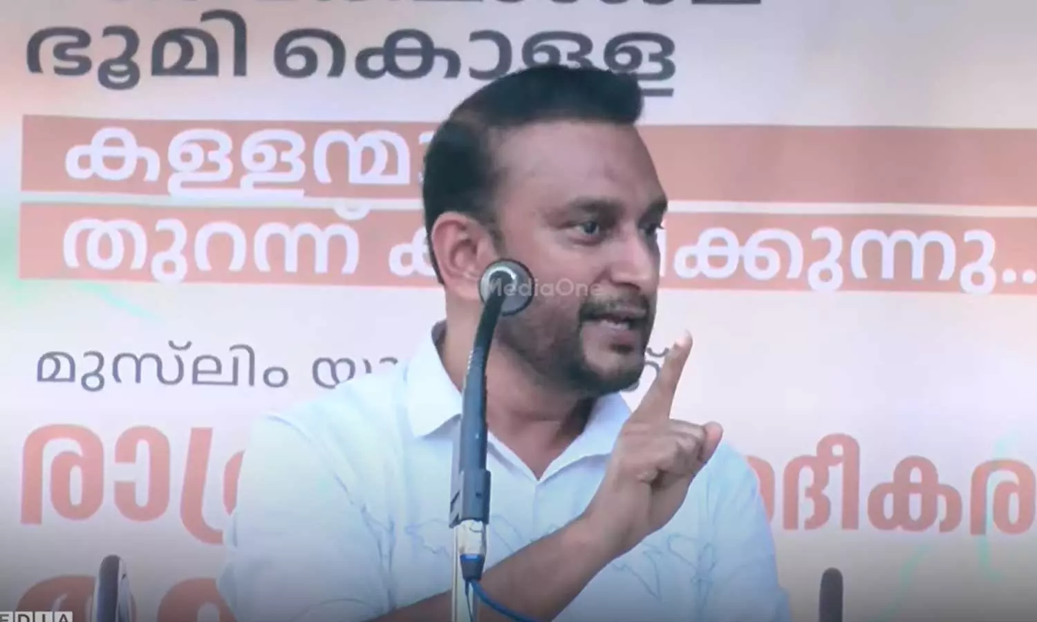 ജലീലിന്റെ കാറിനകത്ത് വോയിസ് റെക്കോർഡ് ചെയ്യാൻ ആളുണ്ടെങ്കിൽ, നീ പഠിച്ച സ്‌കൂളിലെ ഹെഡ്മാസ്റ്ററാണ് മുസ്‌ലിം യൂത്ത് ലീഗ്; പി.കെ ഫിറോസ്