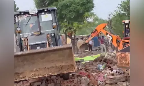 അനധികൃത കയ്യേറ്റമെന്നാരോപണം; ഗുജറാത്തിലെ ഗാന്ധിനഗറിൽ ബുൾഡോസിങ്