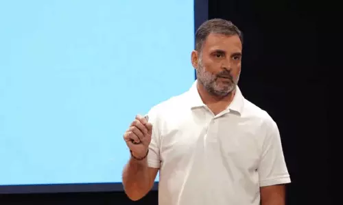 കര്ണാടകയിലെ അലന്ദ് നിയമസഭാ മണ്ഡലത്തിൽ കോൺഗ്രസിന് വോട്ട് ചെയ്യുന്ന 6018 പേരെ ആസൂത്രിതമായി വെട്ടി: രാഹുല് ഗാന്ധി കര്ണാടകയിലെ അലന്ദ് നിയമസഭാ മണ്ഡലത്തിൽ കോൺഗ്രസിന് വോട്ട് ചെയ്യുന്ന 6018 പേരെ ആസൂത്രിതമായി വെട്ടി: രാഹുല് ഗാന്ധി