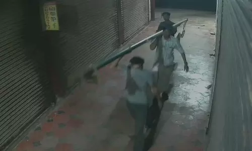 ചേലക്കരയിൽ കോൺഗ്രസിന്റെ കൊടിമരം മോഷ്ടിച്ച എസ്എഫ്‌ഐ പ്രവർത്തകർ അറസ്റ്റിൽ