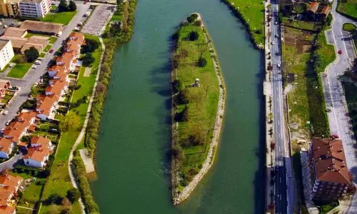 ആറ് മാസം സ്പെയിനും ആറ് മാസം ഫ്രാൻസും അവകാശം പങ്കിടുന്ന ഐലൻഡ്; കൂടുതലറിയാം