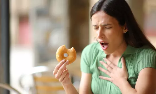 തൊണ്ടയിൽ എന്തെങ്കിലും കുടുങ്ങി ശ്വാസംമുട്ടിയാൽ എന്തുചെയ്യണം?