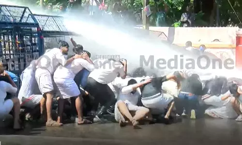 ജലപീരങ്കി ഉപയോഗിച്ചത് 17 തവണ; പൊലീസ് അതിക്രമങ്ങൾക്കെതിരെ കെഎസ്‌യു നടത്തിയ മാർച്ചിൽ സംഘർഷം