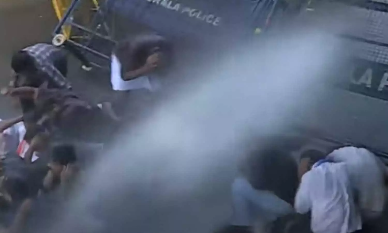 അമീബിക് മസ്തിഷ്ക ജ്വരം: ജലപീരങ്കി ഉപയോഗിക്കുന്നതിൽ മാർഗനിർദേശം വേണമെന്ന് മനുഷ്യാവകാശ കമ്മീഷന് പരാതി അമീബിക് മസ്തിഷ്ക ജ്വരം: ജലപീരങ്കി ഉപയോഗിക്കുന്നതിൽ മാർഗനിർദേശം വേണമെന്ന് മനുഷ്യാവകാശ കമ്മീഷന് പരാതി