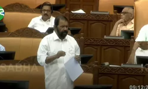 നിയമസഭയിൽ ചോദ്യോത്തര വേളയിൽ മറുപടി പറയുന്നതിനിടെ മന്ത്രി വി. ശിവൻകുട്ടിക്ക് ദേഹാസ്വാസ്ഥ്യം