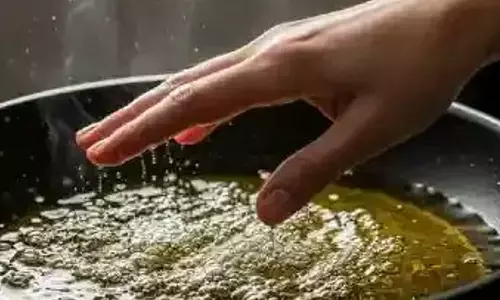 തിളച്ച എണ്ണയില്‍ കൈമുക്കി പാതിവ്രത്യം തെളിയിക്കല്‍; ഭര്‍തൃകുടുംബത്തിന്റെ ക്രൂരതയില്‍ യുവതിക്ക് ഗുരുതര പരിക്ക്