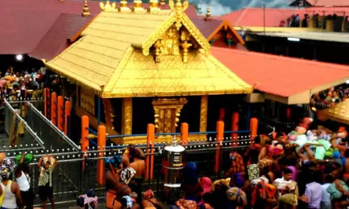 ശബരിമലയിലെ ദ്വാരപാലക ശിൽപത്തിന്റെ സ്വർണ പാളികൾ തിരികെയെത്തിച്ചു