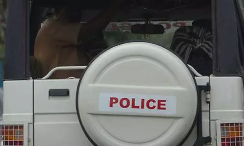 ഇവിടെ ആൾത്താമസമില്ലാത്ത വീട്ടിൽ ഒരു വെളിച്ചം, ഒന്ന് വന്നു നോക്കണേ; പാഞ്ഞെത്തിയ പൊലീസ് കണ്ടത്