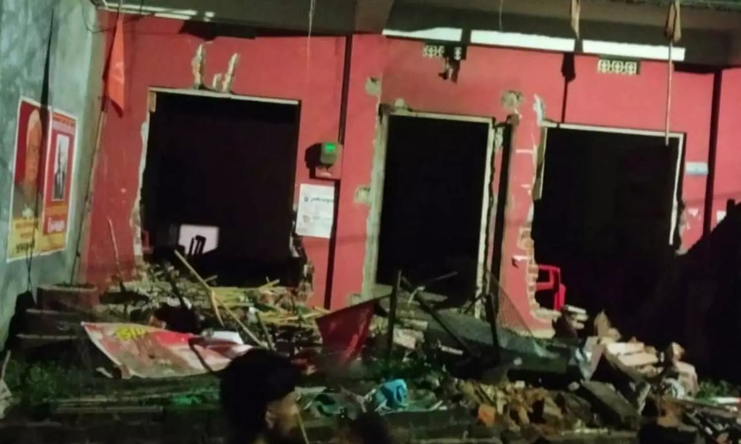 ത്രിപുരയിൽ  സിപിഎം ഓഫീസ്  ബിജെപി പിന്തുണയോടെ ബുൾഡോസർ ഉപയോഗിച്ച് തകർത്തതായി പരാതി