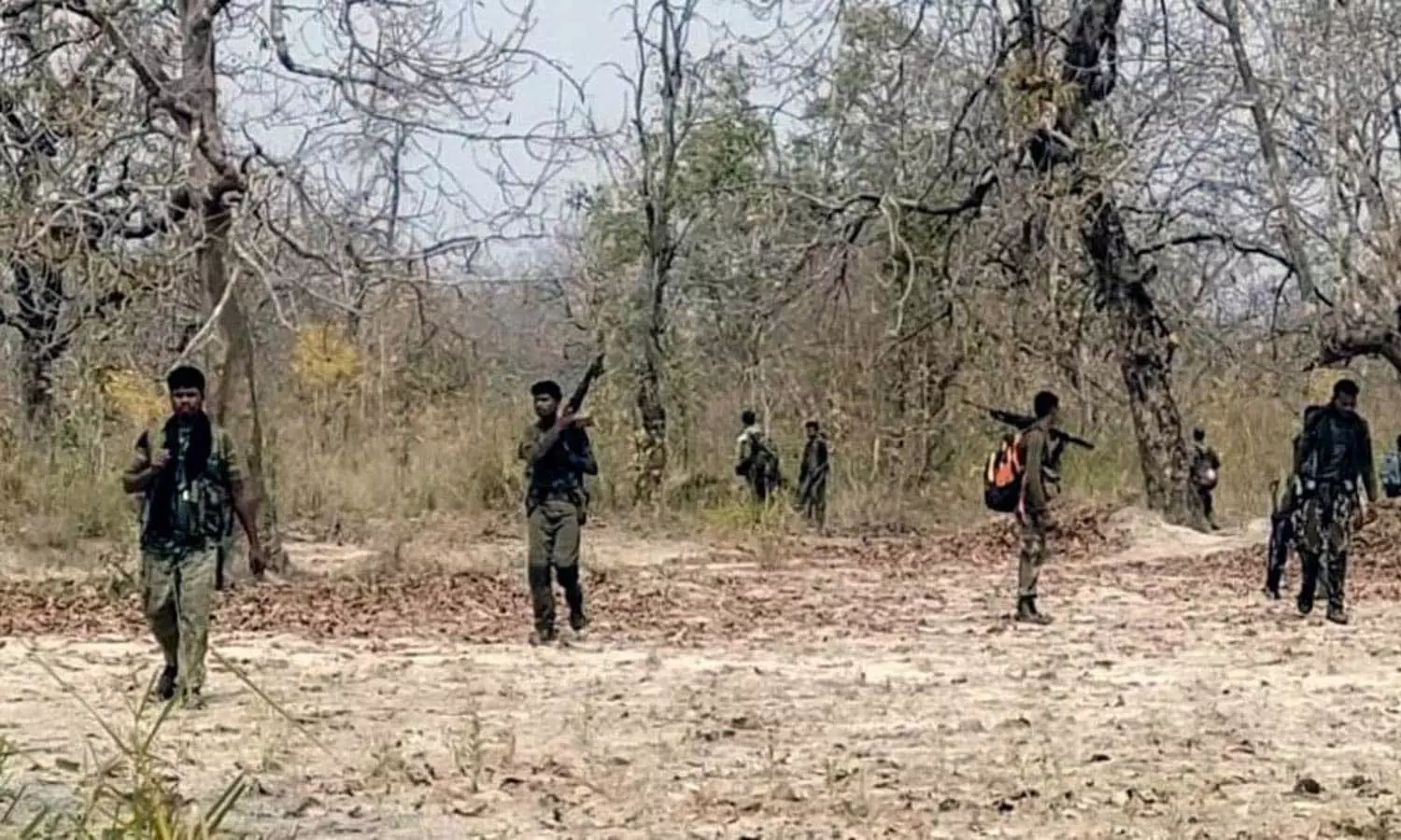 40 ലക്ഷം രൂപ തലക്ക് വിലയിട്ട മാവോവാദി നേതാക്കളെ വധിച്ച് സുരക്ഷാ സേന 40 ലക്ഷം രൂപ തലക്ക് വിലയിട്ട മാവോവാദി നേതാക്കളെ വധിച്ച് സുരക്ഷാ സേന