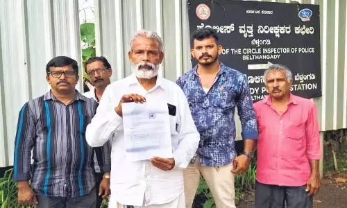 പിതാവിന്റെ മരണം സൂചിപ്പിക്കുന്ന തിരിച്ചറിയൽ കാർഡ് ലഭിച്ചതിന് പിന്നാലെ മകന്‍ ധർമ്മസ്ഥലയില്‍