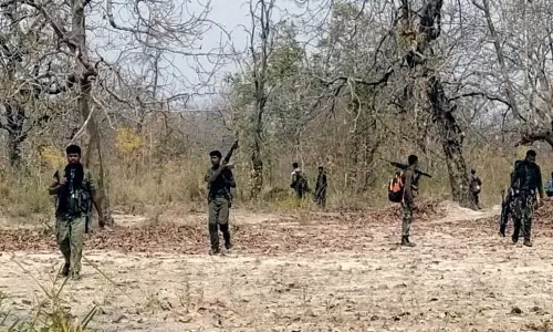 40 ലക്ഷം രൂപ തലക്ക് വിലയിട്ട മാവോവാദി നേതാക്കളെ വധിച്ച് സുരക്ഷാ സേന