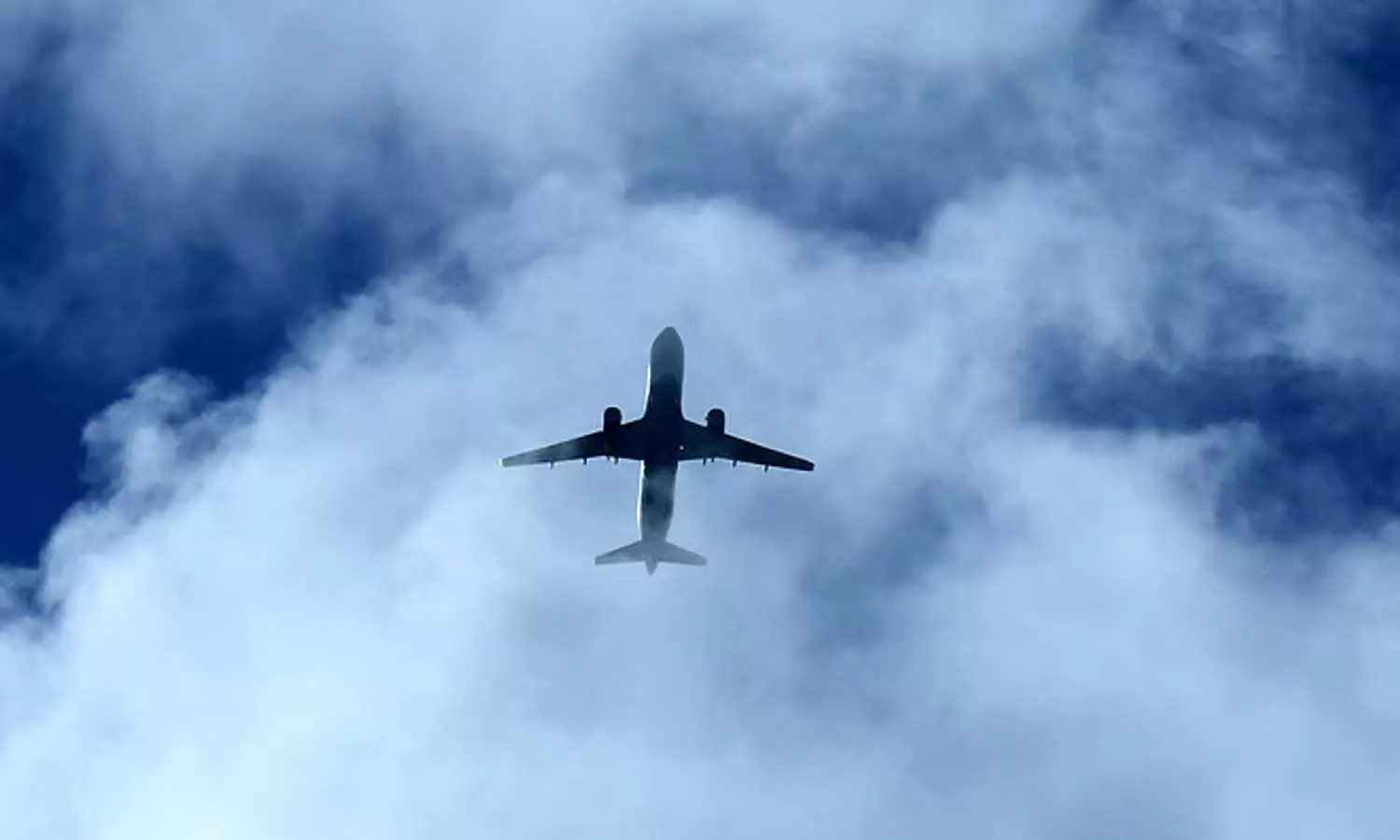 വിമാനത്തിന്റെ വീൽ ബേയ്ക്കുള്ളിൽ ഒളിച്ചിരുന്ന് അഫ്ഗാന്‍ ബാലന്‍; ഒന്നരമണിക്കൂര്‍ സാഹസയാത്രക്കൊടുവില്‍ ഇന്ത്യയില്‍, പിന്നീട് സംഭവിച്ചത്