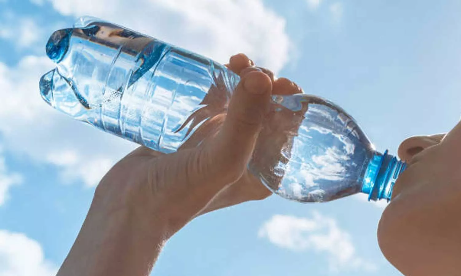 ഒരാഴ്ച കുപ്പിയിൽ സൂക്ഷിച്ച വെള്ളം കുടിക്കുന്നവരാണോ? സൂക്ഷിച്ചില്ലെങ്കിൽ തടി കേടാകുമെന്ന് ആരോഗ്യവിദഗ്ധർ