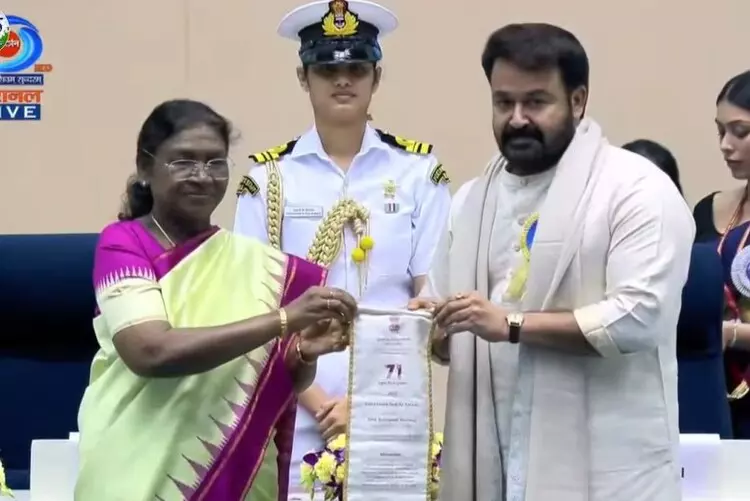 ദാദാസാഹേബ് ഫാൽക്കെ പുരസ്കാരം ഏറ്റുവാങ്ങി മലയാളത്തിന്റെ മോഹൻലാൽ ദാദാസാഹേബ് ഫാൽക്കെ പുരസ്കാരം ഏറ്റുവാങ്ങി മലയാളത്തിന്റെ മോഹൻലാൽ