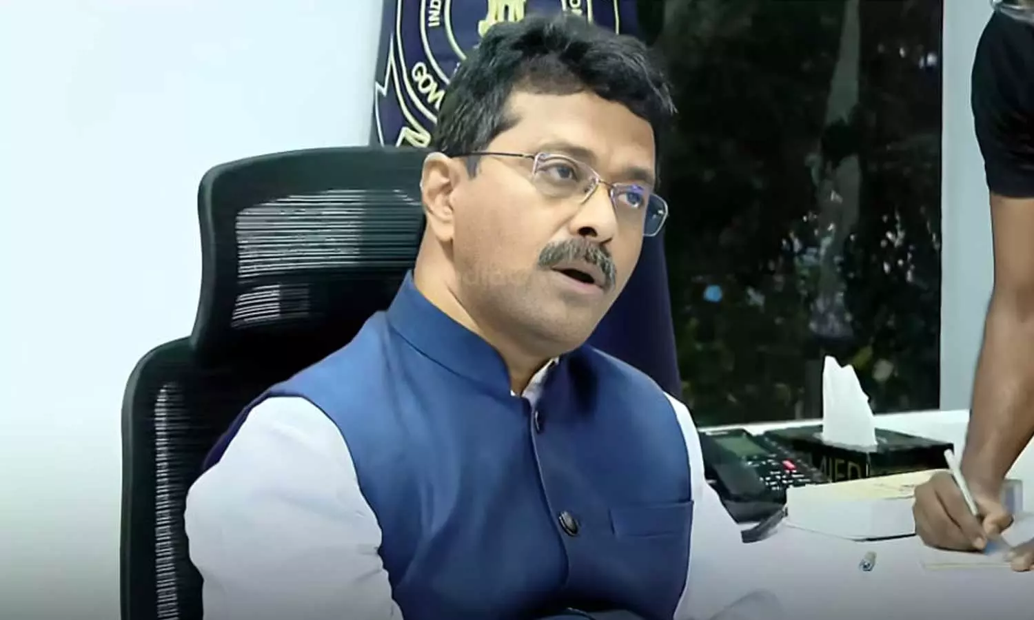 ഓപ്പറേഷൻ നുംഖോര്‍: ഫോൺ വന്നതിന് പിന്നാലെ വാർത്താസമ്മേളനം അവസാനിപ്പിച്ച് കസ്റ്റംസ് കമ്മീഷണർ