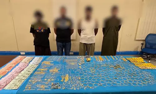 Four Asians arrested for stealing gold worth 1.5 lakh riyals from a jewelry store in Muscat