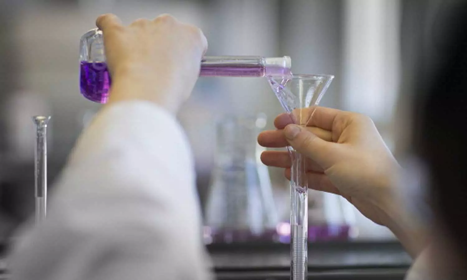 ആലുവയിൽ സ്കൂളിലെ ലാബിൽ രാസവാതകം ശ്വസിച്ച വിദ്യാർഥികൾക്ക് ദേഹാസ്വാസ്ഥ്യം ആലുവയിൽ സ്കൂളിലെ ലാബിൽ രാസവാതകം ശ്വസിച്ച വിദ്യാർഥികൾക്ക് ദേഹാസ്വാസ്ഥ്യം